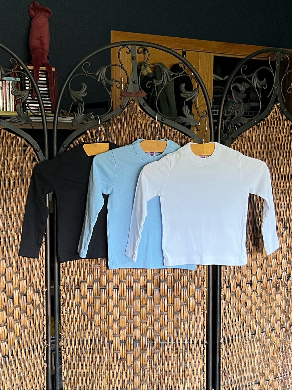 2/4 American Apparel Long Sleeve Tees